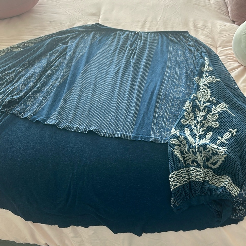 Netted sleeve top